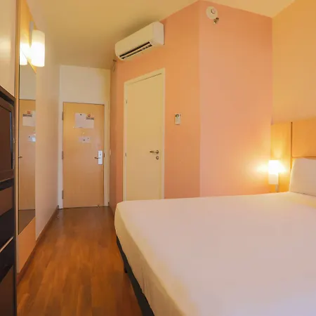 Ibis Montes Claros Shopping Hotel Exterior photo